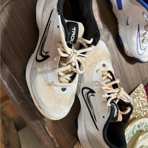 Nike White and Black Low-Top Training Shoes